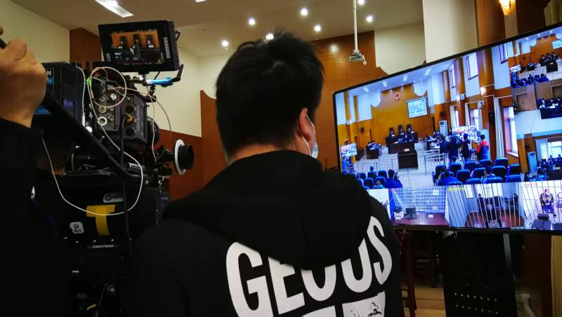 AI生成VS人工创意——孟州市广告片拍摄公司的技术浪漫主义实践